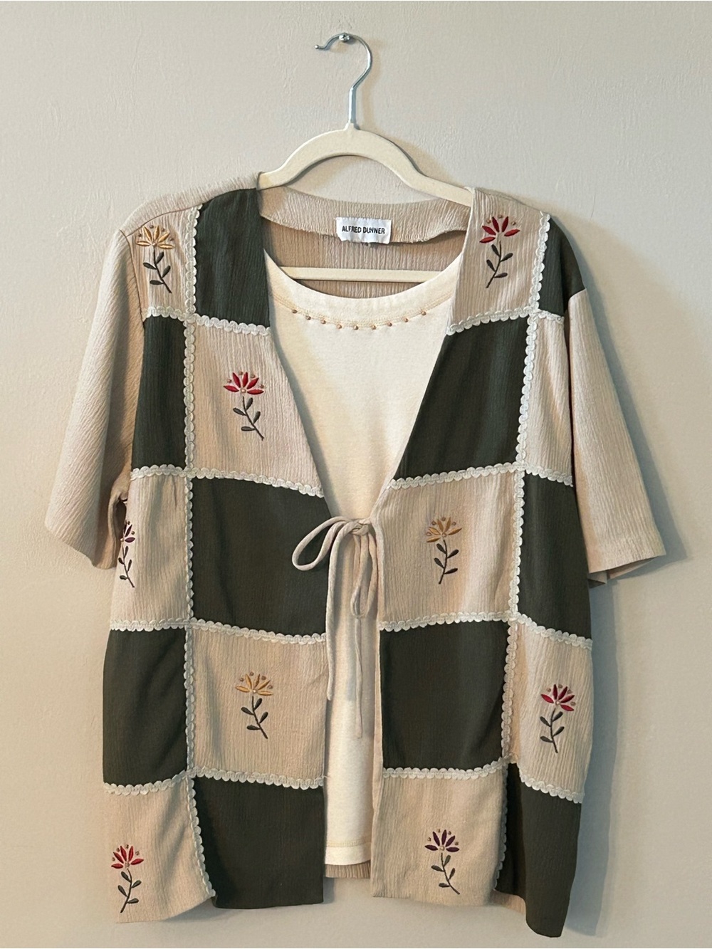 Alfred Dunner Womens Sz14 Beaded Neckline Embroidered Floral Patch Mock Cardigan